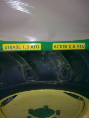 Lanz D1206 Hinterradkotflügel Beschriftung.jpg