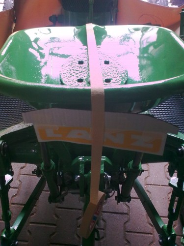 Lanz D1206 Aufkleberanbringung.jpg