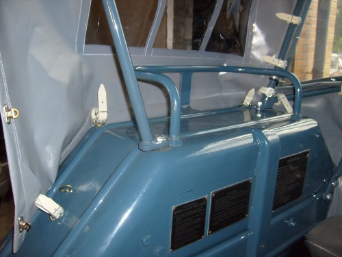 Lanz blau (Schlepper) vs Renault blau (Verdeck).jpg